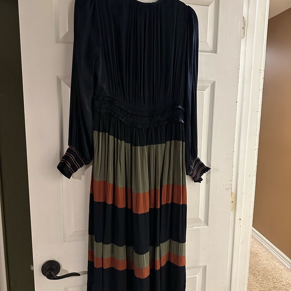Anthropologie Current Air colorblocked midi navy smocked dress. Size M - Picture 5 of 5